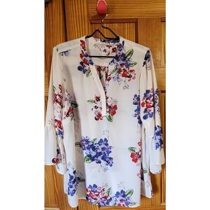 Violet & Claire Floral‎ blouse with bell sleeves